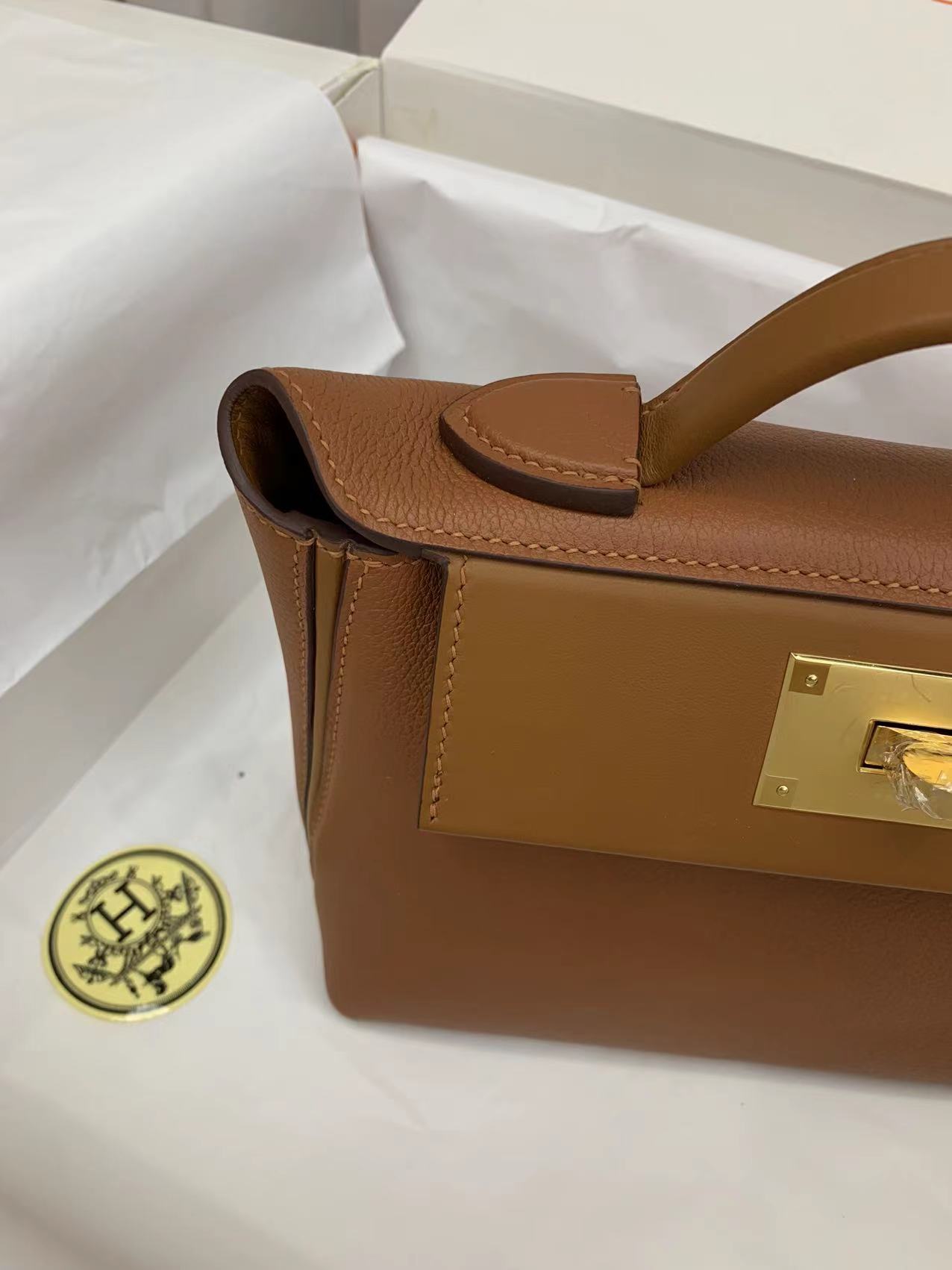 Hermes Kelly Mini 2424 21cm Handbag in Brown Clemence Leather 